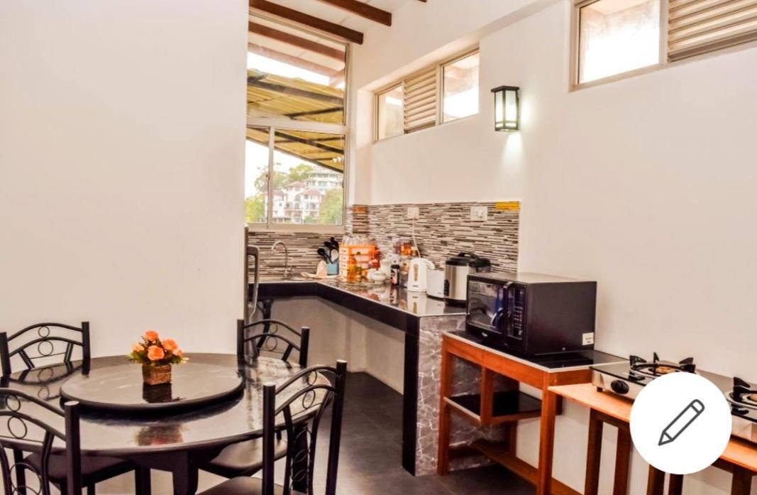 Saru Holiday Apartment - Upto 6 Guests Kandy Exterior photo